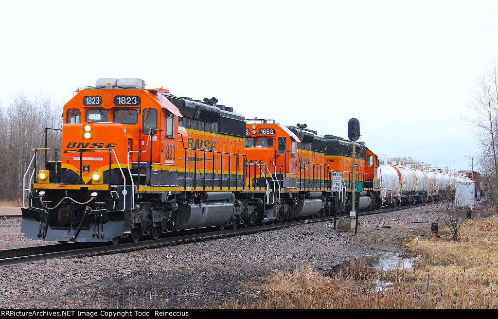 BNSF 1823